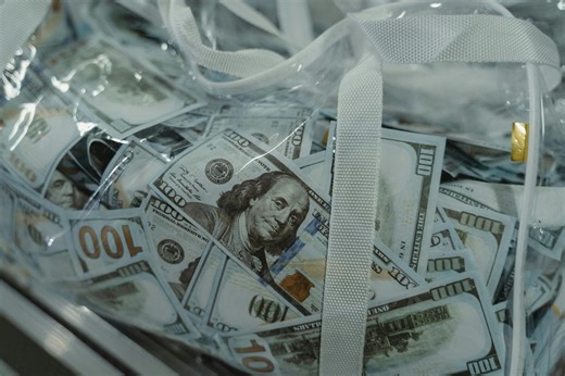 Kleptocracy Destroys, Kleptocracy Builds - Lawyers, Guns & Money
