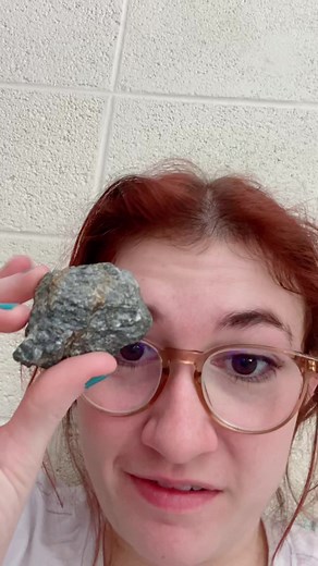 Get your girlfriend a rock for Valentine’s Day I’m not kidding she’ll love it #howdy #rocks