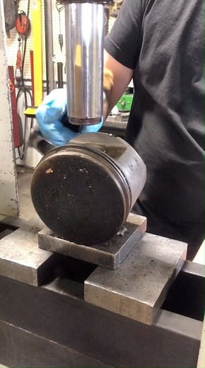Mounting some new pistons for this 440 Chrysler! 😎 #engine #machineshop #machining #enginemachineshop #enginemachining #rebuild #repair #connectingrods #chrysler #chrysler440 #business #smallbusiness #familybusiness #coloradobusiness #work #workhard #hustle #jamsionline #howitsdone #hydraulicpress | JAMSI Online