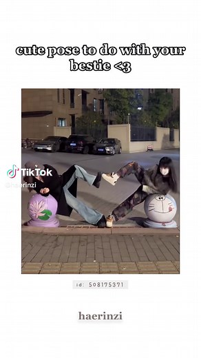 Cute Pose Ideas for Best Friends