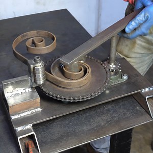 How To Make A Metal Scroll Bender For Your Workshop Hello Everyone! Today I show you how to make a metal scroll bender. This homemade metal bender is used to bend scroll designs for making the metal grill. This diy metal scroll bender is very simple to make. This diy scroll bender has small pinion and big gear which is used to produce high torque while bending the metals. I used bike chain and a metal disc to make the big gear. This homemade metal bending machine is very small and compact in siz