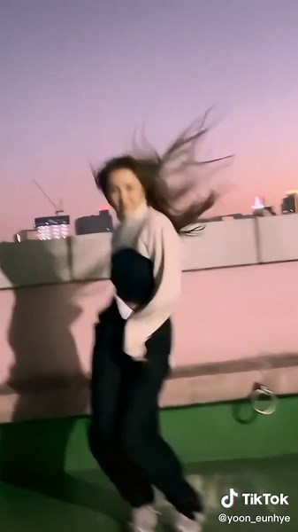 1st Gen Idol Dancing to 4th Gen Song | Yoon Eun Hye