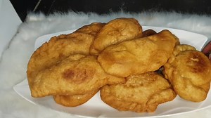 59K views · 738 shares | Pâté 寧 ou pastel 寧 avec une farce originale.  Ajoutez-y de la mayonnaise ou du piment et dégustez. partager pour que les autres en profitent  Tous les épices pour rehausser la saveur de vos plats dans la vidéo sont disponibles contacter le +223 72.12.04.04 #recipe #recette #recettemali #Bambara | Umm Ismail | Facebook