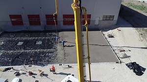 🎥 CIFA truck-monted pumps are available with many features (standard or optional). As the splitted end hose 1m 2, 5m with joint and shut off valve, the rotor on the boom last section, the remote control with display to manage the operations, and… watch the video! --- 🎥 Le pompe autocarrate CIFA sono configurabili con molte opzioni (standard o optional), come ad esempio il gommone terminale diviso in 2 (1m 2,5m) con shut off valve, l'ultima senzione del braccio con rotore, il radiocomando con d