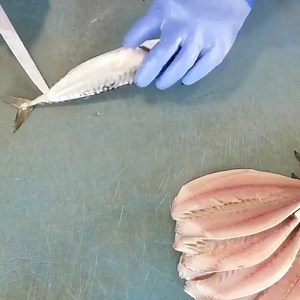 D'après vous, trop de pertes ? Ou technique bien maîtrisée ? @brightonfishsales | Toqués de restauration