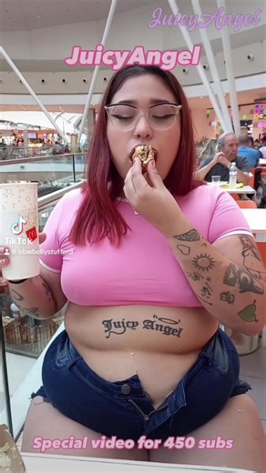 #CapCut #feedee #bellyplay #stuffing #squishybelly #chubbybelly #weightgain #fatgirl #foryou #fyp #parati #greenscreen #feederism