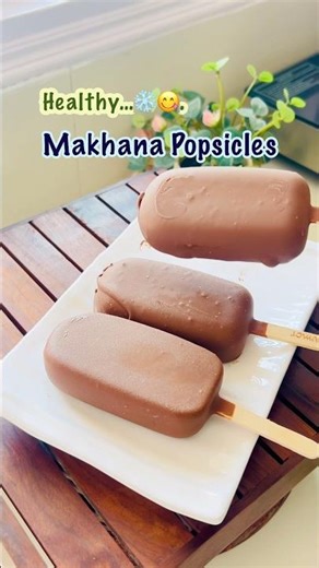 Stop scrolling and make this NOW! Healthy chocolate popsicles with a secret inside!..❄️😋 #popsicles