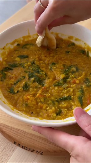 The way my family ate this spinach & lentil curry UP 👏🏼 | Lentil Recipes