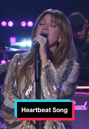 Kelly Clarkson Covers 'Heartbeat Song' for a Fresh Start