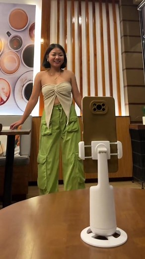 Ürün linki Bio’da👇 www.tripodly.com Tripodly™ 360° Auto Face Tracking Gimbal #tripod #facetracking #gimbal #kesfet