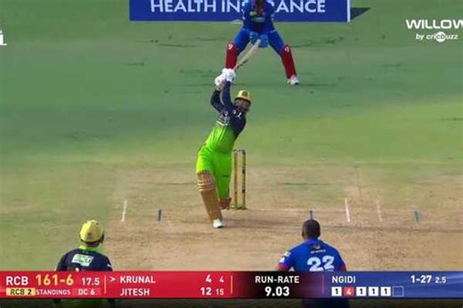 Krunal with a huge six! | Cricbuzz.com