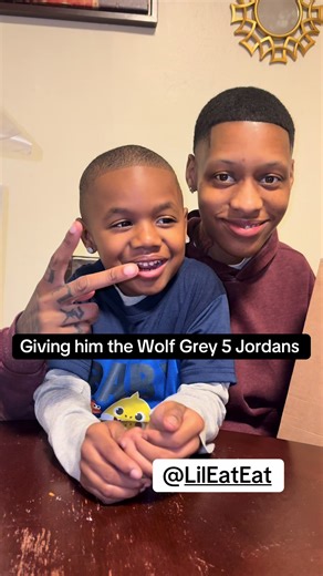 Watch his reaction 😂💙 support his page @Lil EatEat #fyp #eateat #sneakerhead #jordans #surprise