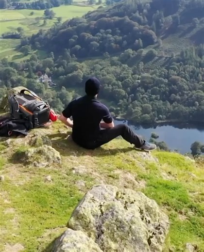 Tom Sigler 🇬🇧 on Instagram: "The Greater Fairfield horseshoe / 19.6km / 1,187m 📈 / 6-7 hours / 9 Wainwrights⁠ ⛰ Good morning, @weekend_hiker here and we’re heading to the Lake District for a classic hike. If you’re looking for a belter of a Lake District hike taking in 2 fine ridges and chaining 9 Wainwright fells, then look no further! The slightly longer version of the Fairfield horseshoe will reward you with some incredible views. You can hike it in either direction, starting at Rydal and 