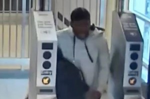 Cops looking for suspect who punched a woman in an unprovoked attack on M train