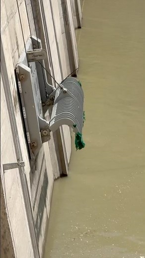 Dam debris cleaning with zero trash by TRCM
