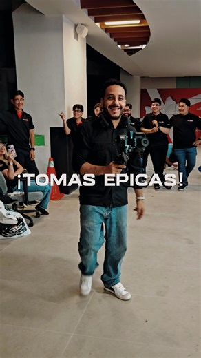 Cuando tu jefe pide una toma épica… y el camarógrafo lo interpreta a su manera. 🎥😂 | Click