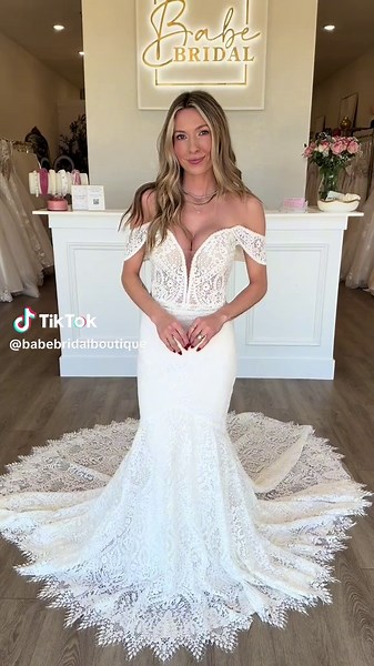 Stunning Lace Wedding Dresses for 2025 Brides