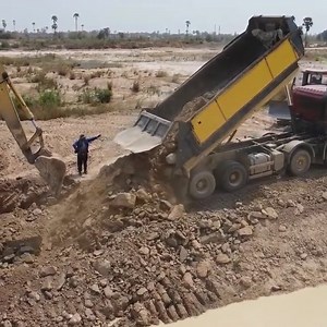 Wonderful Machinery Starting New Road Building Operator by ZOOMLION Dozer Pushing Dirt with Truck Source : Mr Machines at YouTube channel | Alat Berat Mania