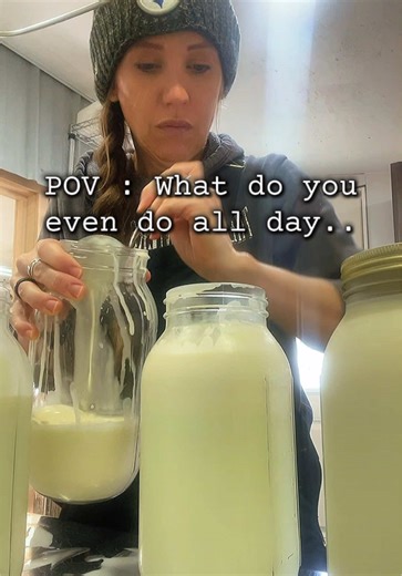 There is nothing like skimming thick, golden cream straight off raw milk. No processing, no additives—just real milk the way it was meant to be. This is why we do it ourselves 🖤 Butter, coffee cream, cooking… it all starts right here. #RawMilk #FreshFromTheFarm #CreamTopMilk #HomesteadLife #FarmToTable