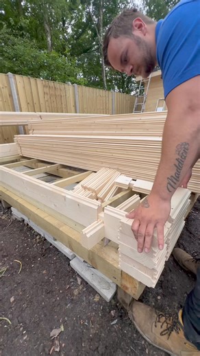 770K views · 6.5K reactions | A current log cabin build underway for Northern Log Cabins Ltd over at Earnshaws Fencing Centres Super satisfying ! #logcabinbuilding #logcabinbuild #gardenroom #outdoorspaces #satisfying | All Things Garden Buildings | Facebook