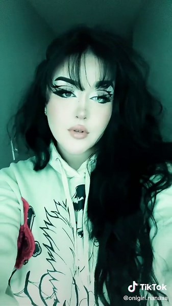 can’t stop doing graphic liner bruh #makeup #makeuptutorial #transition #graphicliner #ReTokforNature #fypシ #puppyliner