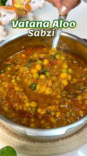 Aloo Vatana Sabzi with Puri - Tadke wale Aloo Matar #aloo #purisabzi #sabzi #aloomatar