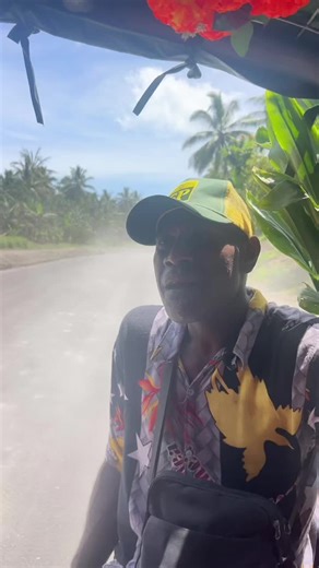 Hey tobon! Close your eyes and open your mouth 🤣🤣🤣🤣😭 Chef toWes is back - now he’s a tour guide! Stay tuned for more 🤣🤣😂😂 #pngtiktok🇵🇬 #rabaul #eastnewbritain🌋🌊🌴🌺🇵🇬 #matis🌋