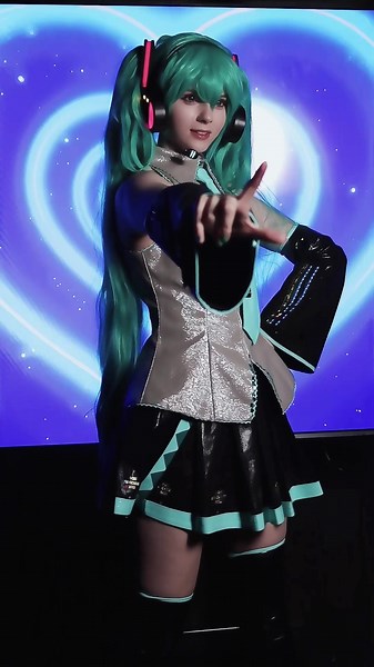 TikTokでヒラリーhirari anさんをチェック！