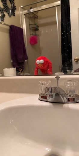 Elmo’s getting buff! #foryoupage #elmo￼