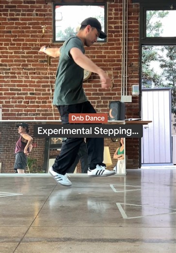 Dnb dance meetup with the Dnb Stepprs! I’ve been experimental dnb steps lately, trying to use spins and glides inspired from my shuffling. • #dnbdance #dnbstep #dnbtutorial #dnbmusic #dance