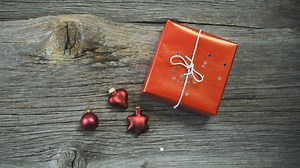 How to wrap a present like a complete pro this Christmas