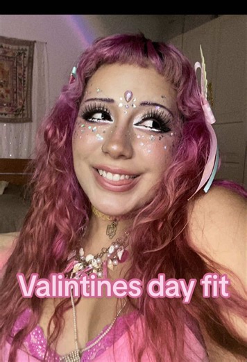 Valentine's Day Dress Code: Pink for the Clubs