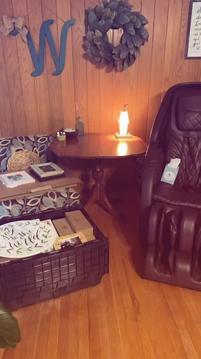 I love setting up my Willow Tree nativity before my tree.🎄My kids have gifted me all the different sets through the years until finally last year I got the actual stable backdrop to complete it! Love!! 🪽@willowtreebysusanlordi I love to include the “Oh, Holy Night” canvas, hand painted by my @jamielynnelowe & my beautiful Glory Haus painting above! @gloryhausinc #willowtree #nativity #christmas | Lynette Paullin Williams