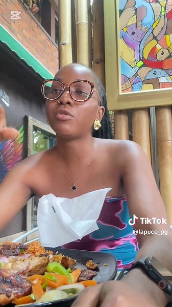 Ghana 🇬🇭 episode 5 📍 The Buka Restaurant/ osu Accra Ghana #jollofrice #vlog #lapucepg