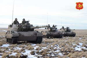 Leopard 1V - Leopard with Israeli LAHAT missiles