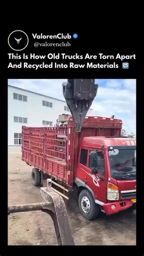 Entrepreneur | Mindset | Legacy | A truck can weigh several tons, yet industrial engineering can dismantle it in minutes 🏗️♻️ This process uses heavy-duty excavators fitted... | Instagram