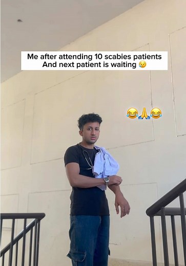 My whole body is itching. Can somebody help me in scratching my body 😂😂 #patients #patientsbehaviour #wardpatients #m#mbbst