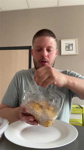 Accra et pommes de terre sautées pour le déjeuner