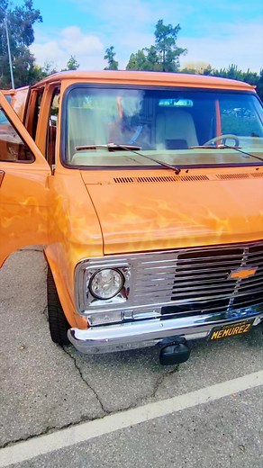Beautiful California van celebrating #nationalboogievanday #boogievan #theboogievan #customvan #vintagevan #vintagevibes #vancrush #letsboogie #keepontruckin #badassvans | The Boogie Van