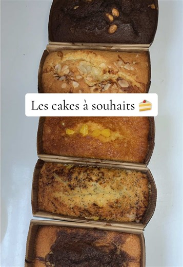 Un cake, milles saveurs… 🥰Astuce gain de temps! Quand tu prépare un cake, une pâte à biscuit.. Fais une base nature et aromatisé en suite! Ici j’ai doublé les doses de mon cake pour en faire plusieurs d’un coup, tu peux varier les formes (muffins, mini cakes..) et les saveurs à souhait! Ça se congèle très bien ! Pâte à cake nature (5 cakes moyens) : - 6 œufs - 2 v de sucre - 2 sucre vanillé —> bien battre jusqu’à que ça blanchisse - 2 v d’eau/lait - 2 v d’huile - 4 a 5 v de farine tamisée - 2 l