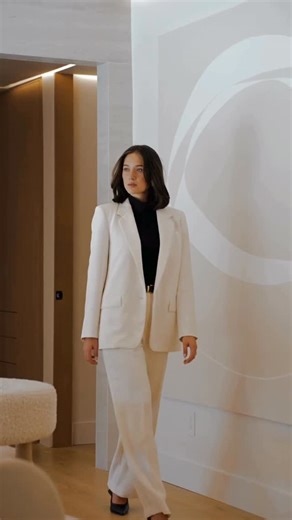 Bailey Tarr | San Diego Real Estate on Instagram: "I have an announcement… Bailey Tarr x The Oppenheim Group ⭕️ This move is about elevation. Of my brand. My vision. What’s next. Stay tuned 🫶🏼 @theoppenheimgroup @jasonoppenheim"