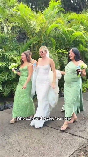 My bridesmaids (and bridesman) 🤍 #bride