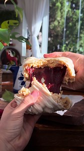 Comeria essa receita? Ingredientes: •2 caixinhas de leite condensado •200g de biscoito maria •1/2 caixinha de creme de leite •1 colher de manteiga •350g de goiabada •400g de chocolate branco #festajunina #doces