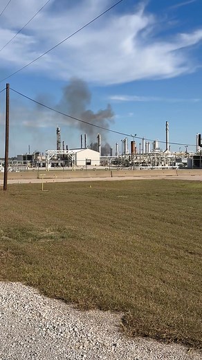Update: Crews on the ground have reported that the fire is out. GAS PLANT FIRE: Multiple fire departments are on scene of a fire at the ONEOK gas plant west of Bridgeport on U.S. 380. Responding units include Bridgeport, Decatur, Lake Bridgeport and Runaway Bay fire departments, as well as Wise County EMS. Avoid the area. See story link in comments. | Wise County Messenger