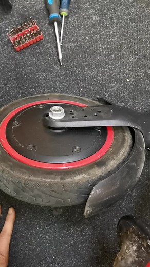 Владельцы электротранспорта, не пренебрегайте стопорными шайбами! 😬 #ремонтспецтехники #блокуправления #smartservice #novopolotsk #polotsk #ремонтсамокатов #сборкааккумуляторов