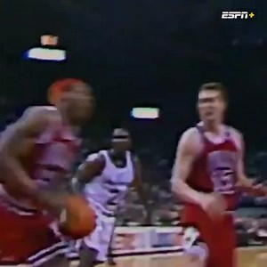 🎥 Dennis Rodman era diferente, defendió de la 1 a la 5. INCIvilizado | Locos Del Basket