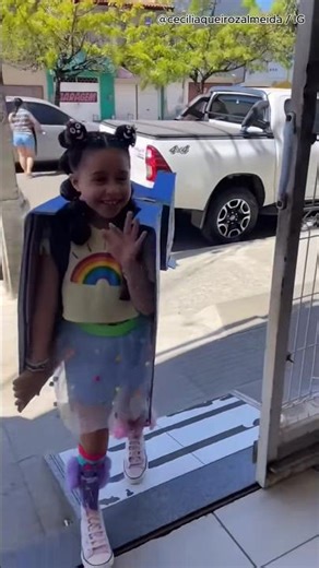 Girl’s Backpack Turns Into a Bus at School Event 🎒🚌#backpack #schoollife #shorts #heartwarming