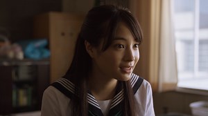 “ คุณคิดว่าคน ๆ หนึ่งจะรักคุณได้นานแค่ไหน ... “ L a s t L e t t e r ภาพยนตร์โรแมนติก จากฝีมือ ผกก. ชุนจิ อิวาอิ ผู้กำกับ LOVE LETTER เรื่องราวความรักของ คิชิเบโนะ ยูริ ได้กลับไปร่วมงานศพของพี่สาว โทโนะ มิซากิ ที่นั่นเอง ยูริได้พบกับ อายูมิ หลานสาวที่ ไม่ได้เจอกันมานาน อายูมิ ยังคงไม่อาจยอมรับการตายของแม่ เธอจึงไม่สามารถที่จะเปิดอ่านจดหมายฉบับสุดท้าย ที่แม่ทิ้งไว้ให้ต่างหน้าได้ ยูริ ได้พบกับ โอโตซากะ เคียวชิโร่ นักเขียนนิยายและเป็นชายผู้เป็นรักแรกของเธอ ผู้เข้าใจผิดว่าเธอคือ มิซากิ เช่นกัน ทั้งสอ