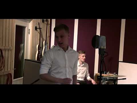 Komiat - Kirje sieltä jostakin (VK-Studio LIVE)