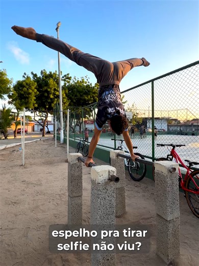 #Publi | Em 2019, nasceu o Polar Calistenia, na praça do Polar, no bairro Vila Velha, na Regional I. O Polar deixou de atuar apenas como equipe competitiva e passou a se afirmar como um movimento de calistenia e street workout. A partir dessa virada, surgiram iniciativas que promovem treinos e eventos em Fortaleza, ampliando a visibilidade do esporte e aproximando novos públicos da modalidade. #JuventudeéTravessia #PolarCalistenia #Calistenia #Fortaleza #VilaVelha